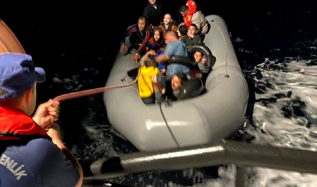 Sahil Güvenlik Ekipleri Düzensiz Göçmen Operasyonu Yaptı Sahil Güvenlik ekipleri düzensiz göçmen operasyonu gerçekleştirdi. Sahil boyunca huzur