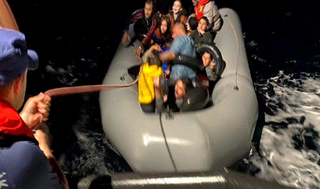 Sahil Güvenlik ekipleri, Akdeniz'de düzensiz göçmenleri kurtardı. Sahil Güvenlik'in insanlık