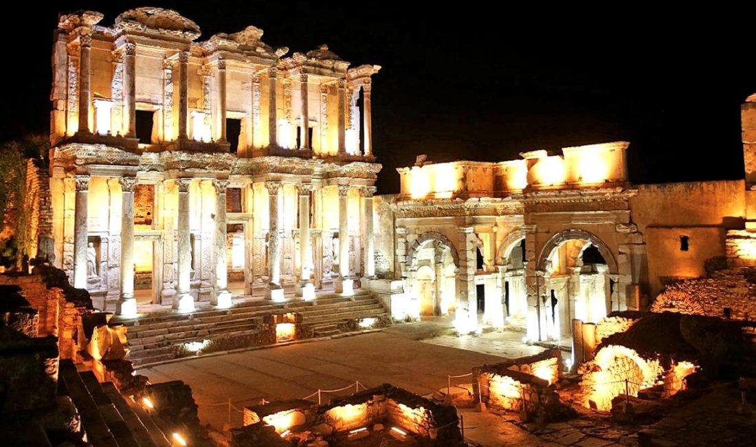 Sanat ve Tarih Işığında Gece Gezileri Sanat ve tarih dolu gece gezileriyle geçmişin izlerini keşfedin. Gece