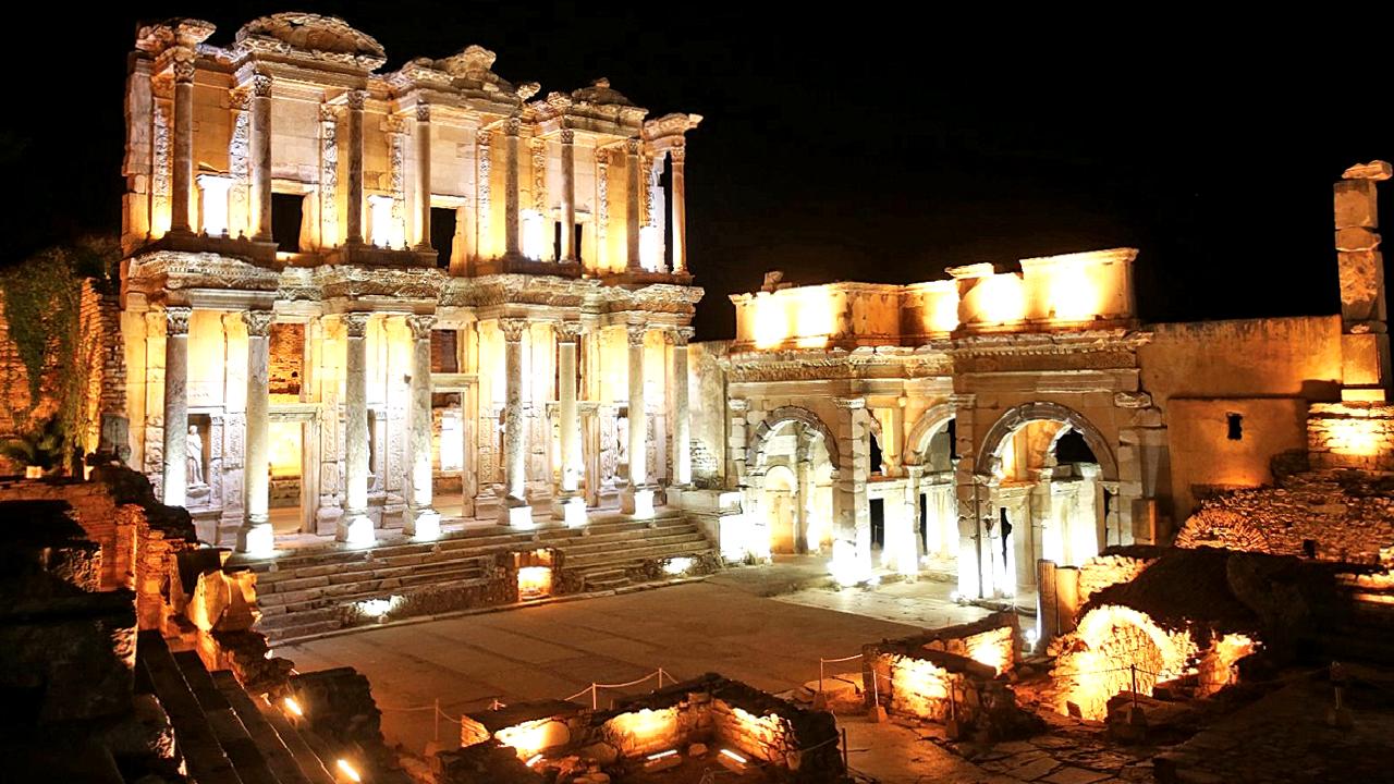 Sanat ve tarih dolu gece gezileriyle geçmişin izlerini keşfedin. Gece