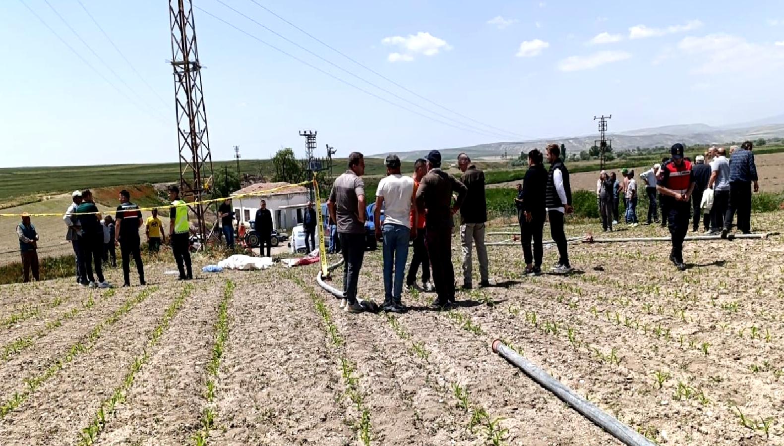 Sarıoba Mahallesi'nde elektrik akımına kapılan çiftçi, hayatını kaybetti. Elektrik kazası