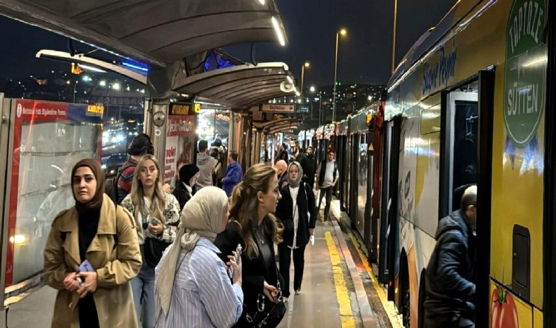 İstanbul'da Söğütlüçeşme'den Beylikdüzü'ne seyahat eden metro otobüsünde yaşanan kısa süreli