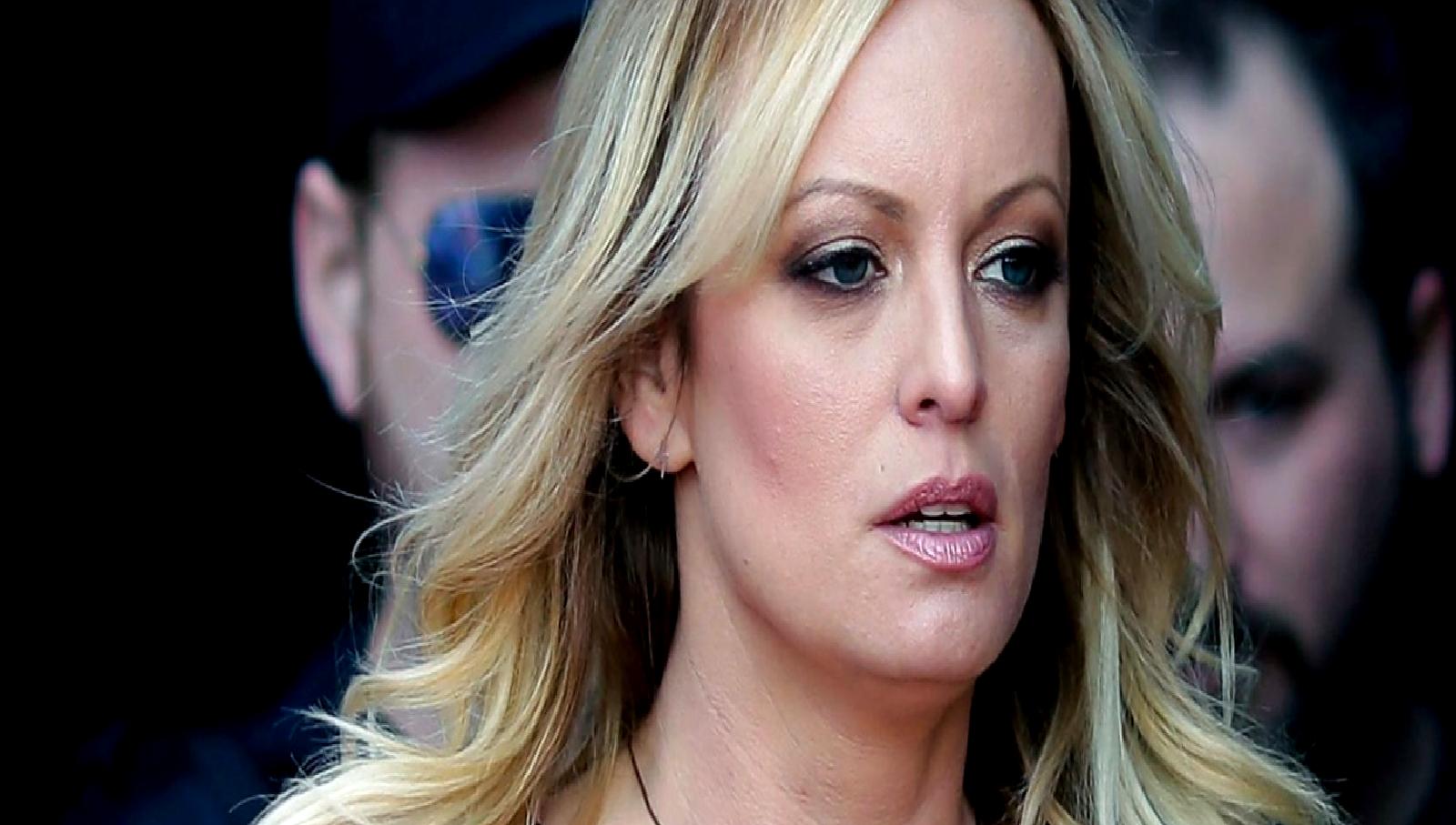 Stormy Daniels, ABD eski Başkanı Trump'ın yargılandığı mahkemede ifadesini verdi.
