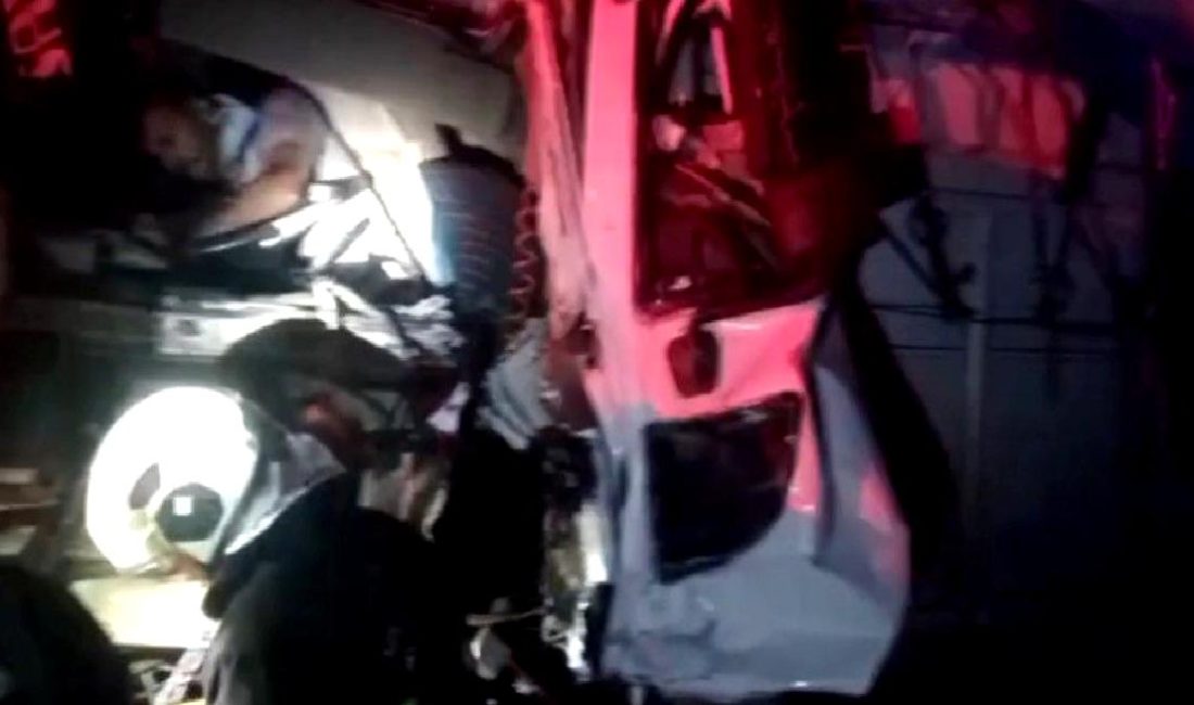 Tarsus-Adana-Gaziantep Otoyolunda meydana gelen tır kazası hakkında detaylı bilgiler. Kazada