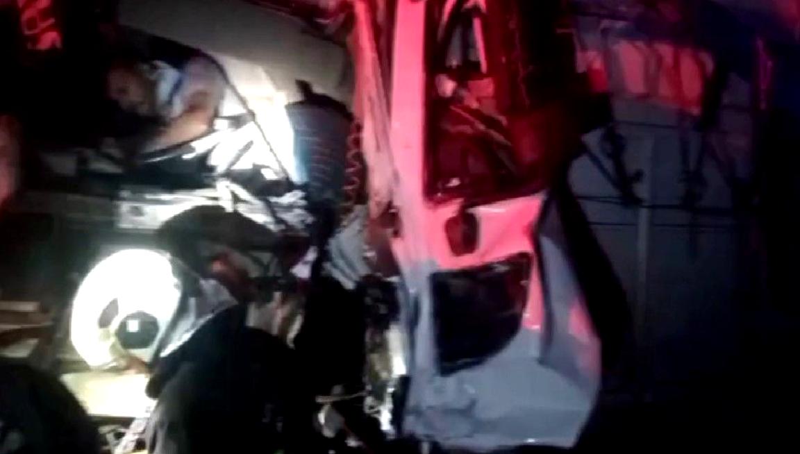 Tarsus-Adana-Gaziantep Otoyolunda meydana gelen tır kazası hakkında detaylı bilgiler. Kazada