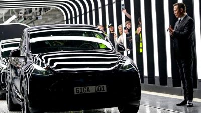 Tesla, Berlin Fabrikasında üretimi durdurma kararı aldı. Almanya'da yaşanan gelişmeler