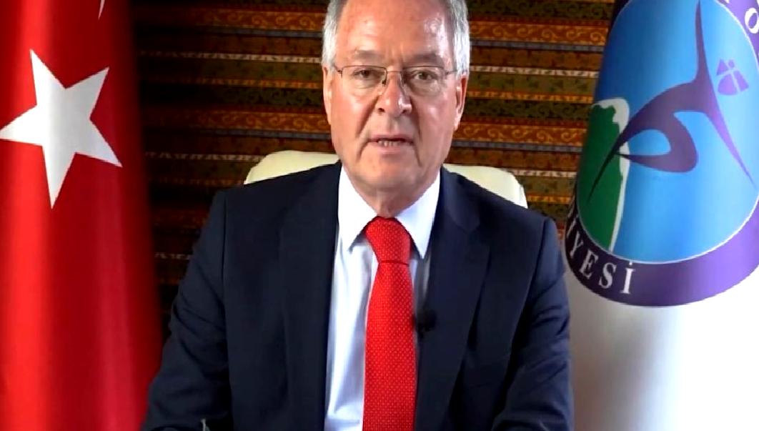 Tonya Belediye Başkanı, halkla buluştuğu sırada darbedilerek yaralandı. Olay, şehirde