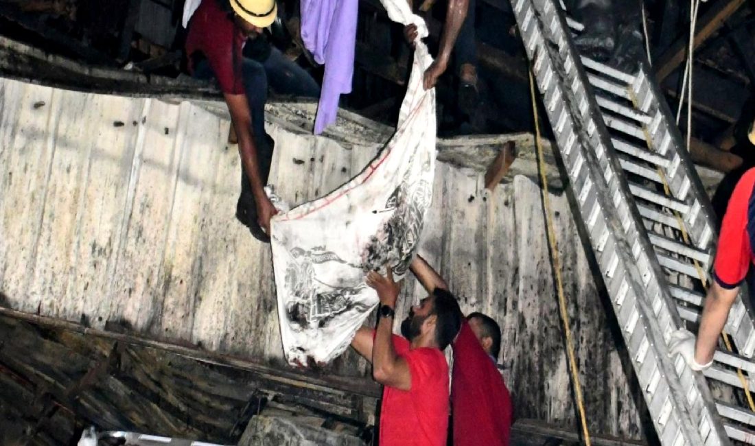 Yangında Rajkot Kentinde 27 Kişi Hayatını Kaybetti Hindistan'ın Gujarat eyaletindeki Rajkot kentinde çıkan yangında 27 kişi hayatını