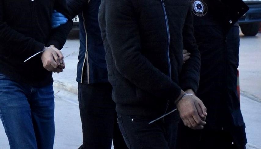 Yatırım Dolandırıcılığı Operasyonu: 7 İlde Eş Zamanlı Operasyon Yatırım dolandırıcılığı operasyonu kapsamında 7 ilde gerçekleştirilen eş zamanlı operasyonlar