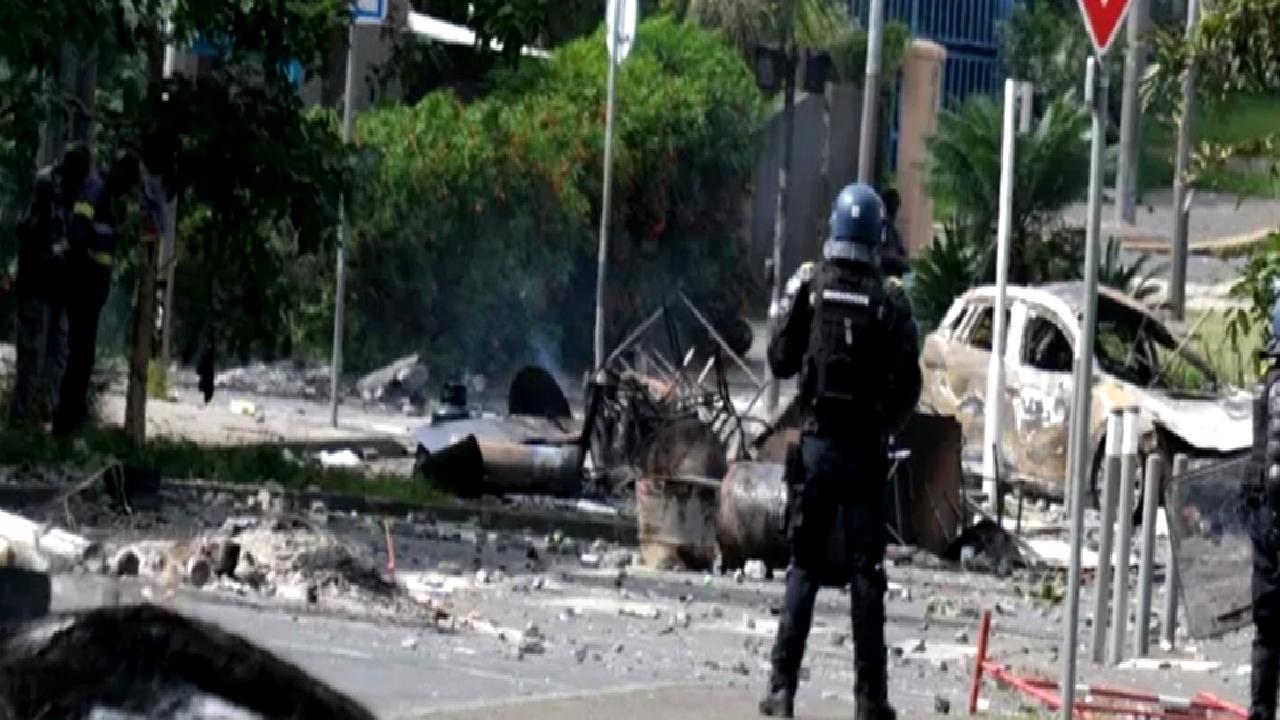 Yeni Kaledonya'da oy kullanma sistemi protestoları hakkında güncel bilgiler ve
