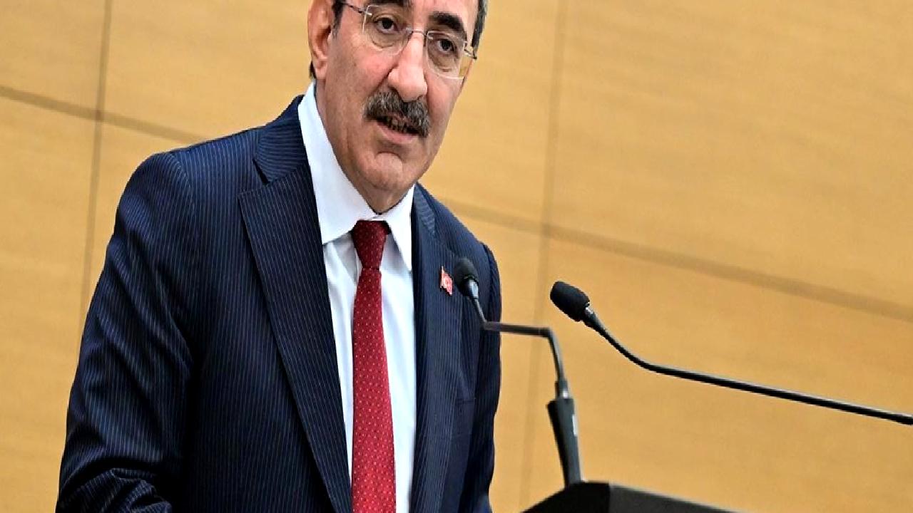 Yılmaz'ın yatırımcılara yönelik son açıklamalarını keşfedin. Yatırım ipuçları, stratejiler ve