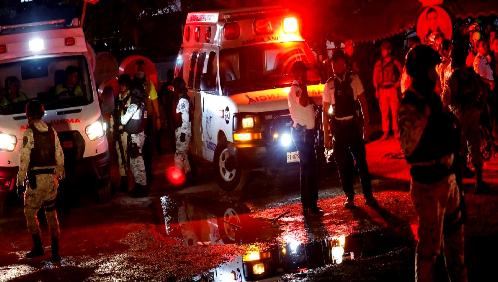 Yurttaş Hareketi mitinginde dev ekranda yaşanan çökme faciası! 9 kişi