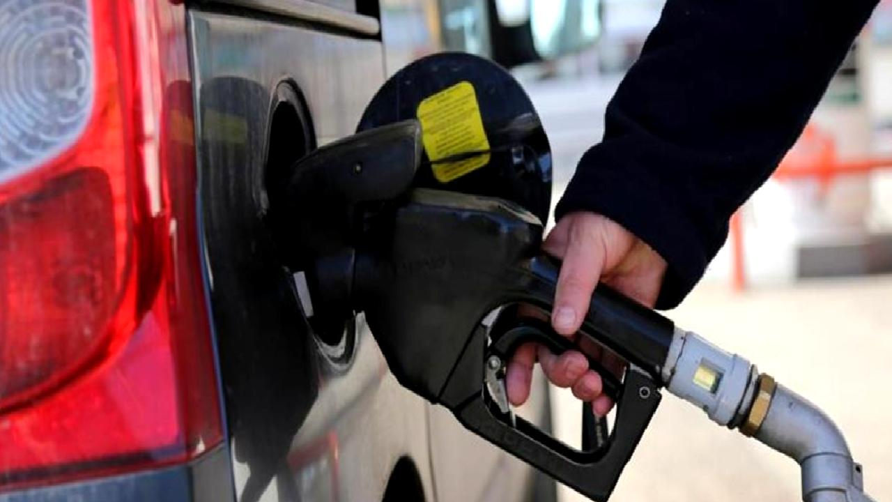 Akaryakıt fiyatlarındaki güncel durumu ve son değişiklikleri takip edin. Benzin,