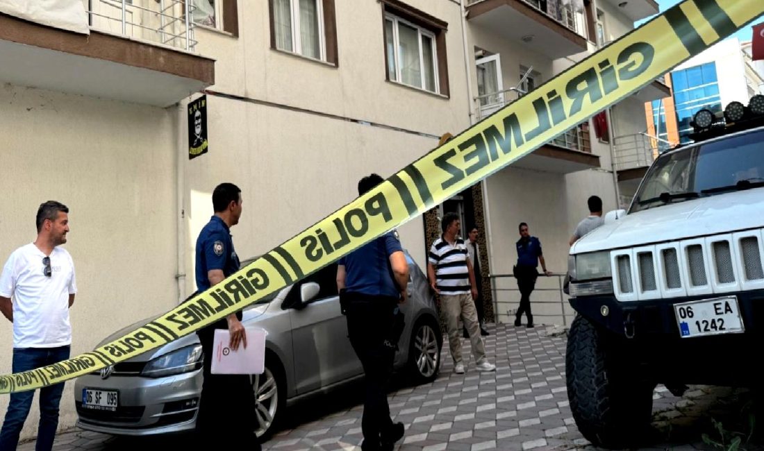 Ankara’da Makasla Eşini Öldüren Zanlı İnşaatta Yakalandı Ankara'da makasla eşini öldüren zanlı, kaçarken inşaatta yakalanarak gözaltına alındı.