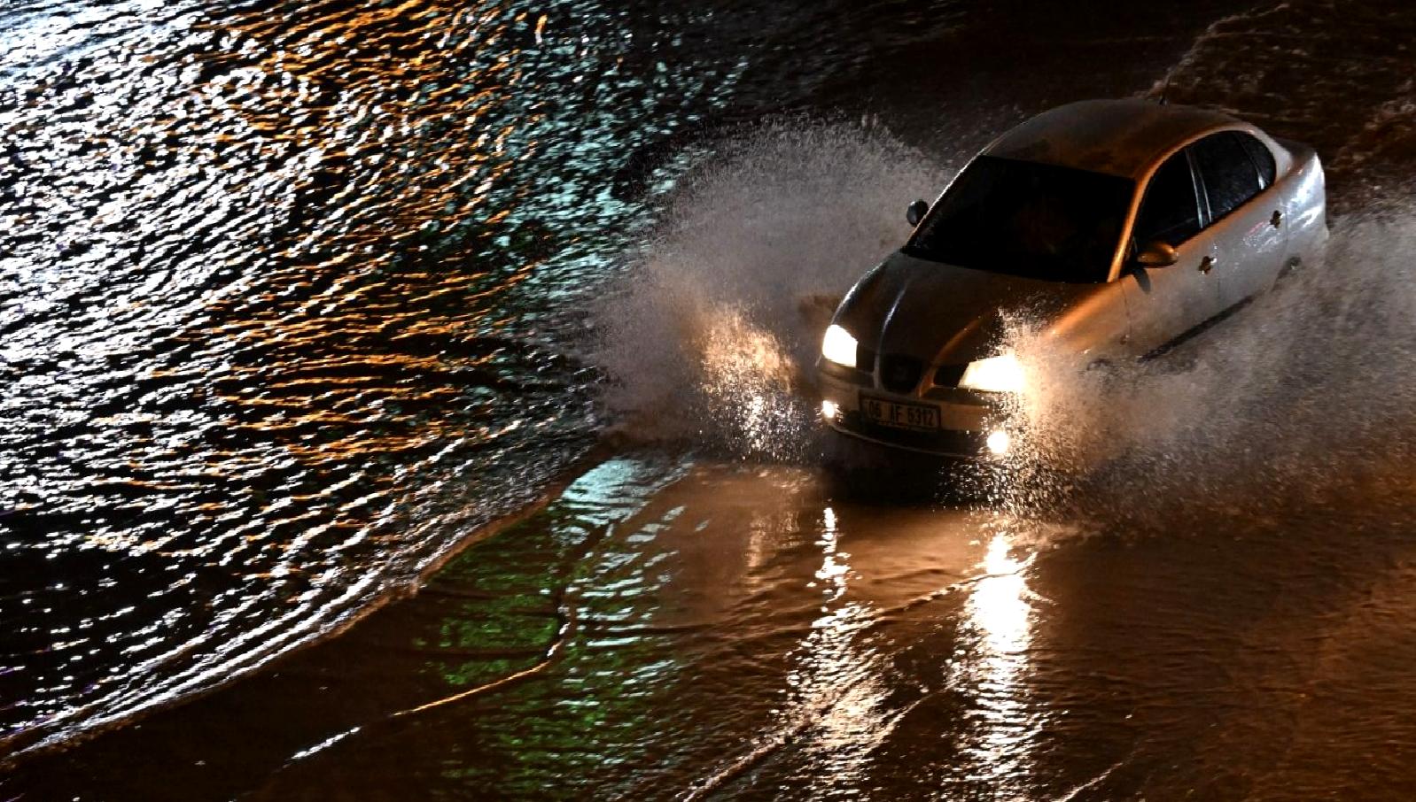 Ankara'ya sağanak yağış uyarısı yapıldı! Meteoroloji'den gelen bilgilere göre, Ankara