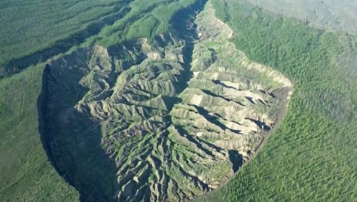 Sibirya'nın gizemli Batagaika Krateri, doğa tarihine ışık tutuyor. Bu devasa