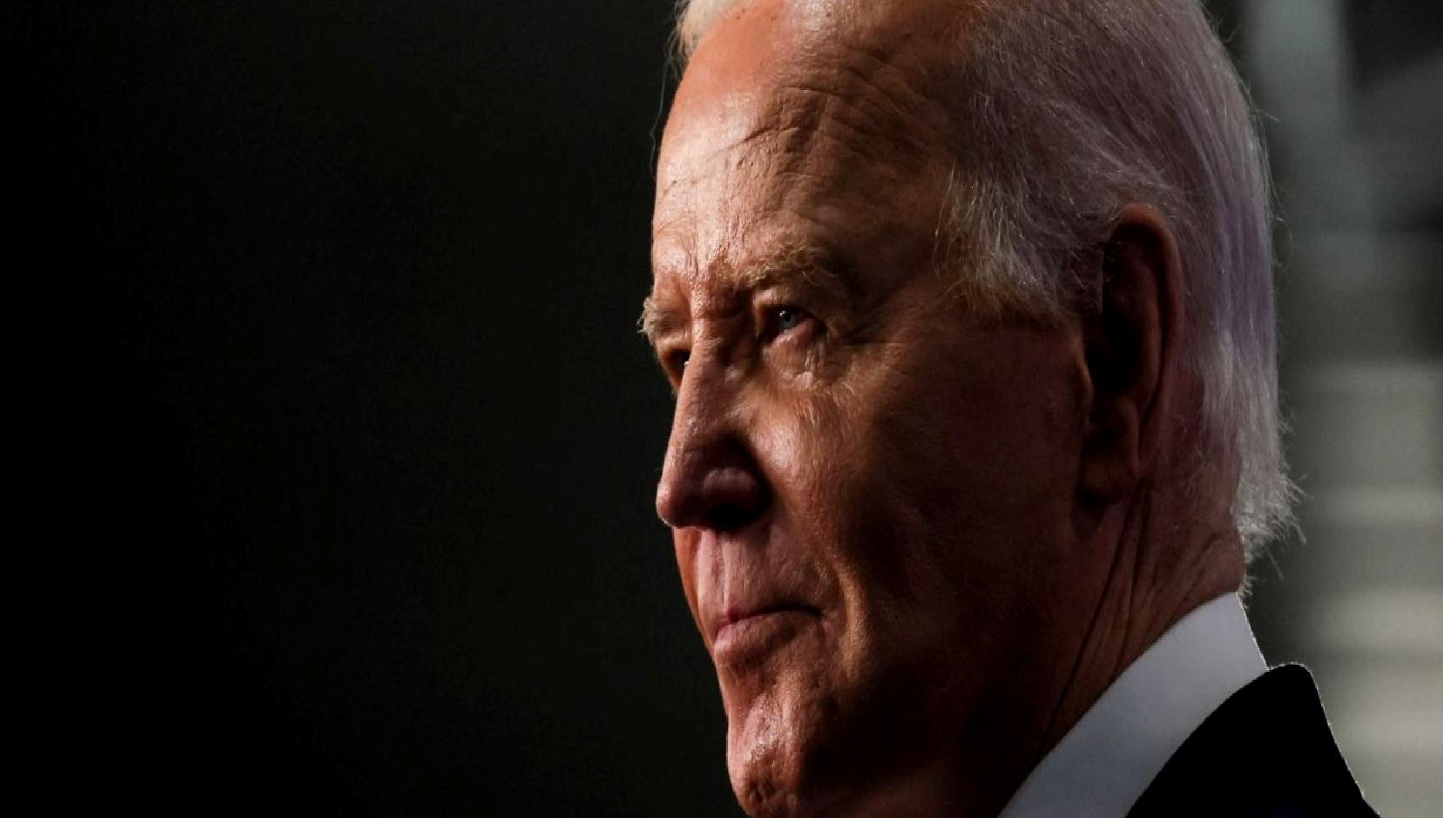 Joe Biden'ın dil sürçmeleri ve tavrındaki değişikliklerin incelendiği bu içerikte,