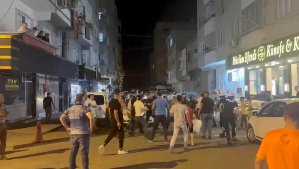 Birecik'te Meydan Mahallesi'nde çıkan kavga sonucu 2 kişi yaralandı. Olayın