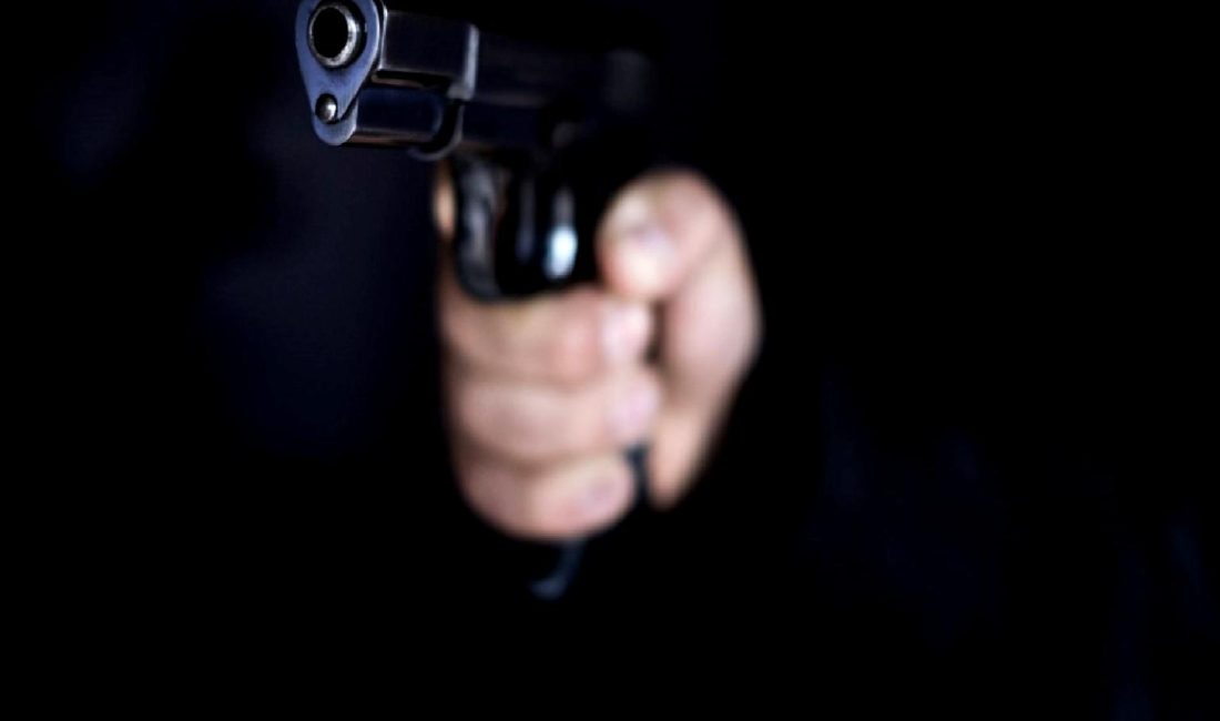 Çankaya’da Tabanca ile Yaralama Olayı: Şüpheli Polise Teslim Oldu Ankara Çankaya'da yaşanan tabanca ile yaralama olayında şüpheli, polise teslim