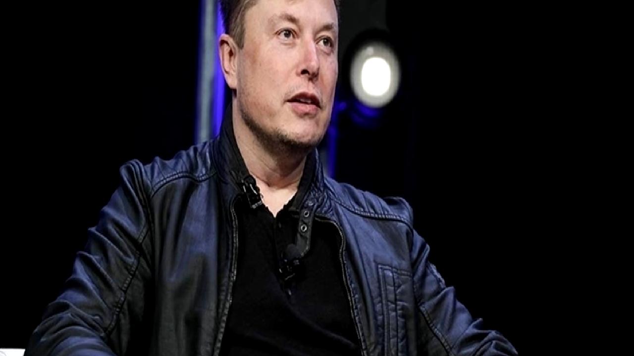 Elon Musk, Apple ve OpenAI arasındaki işbirliğine eleştiriler getirerek yapay