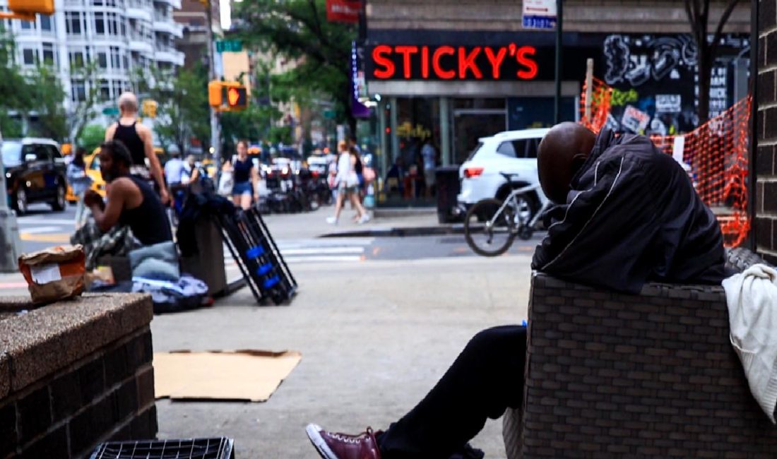 Evsizlik Sorunu ve Covid-19 Salgını Evsizlik sorunu dünya genelinde artarken, Covid-19 salgını evsizler için daha