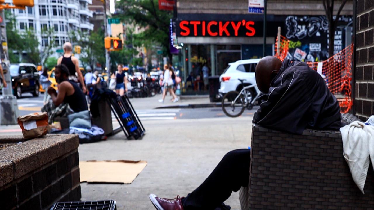 Evsizlik sorunu dünya genelinde artarken, Covid-19 salgını evsizler için daha