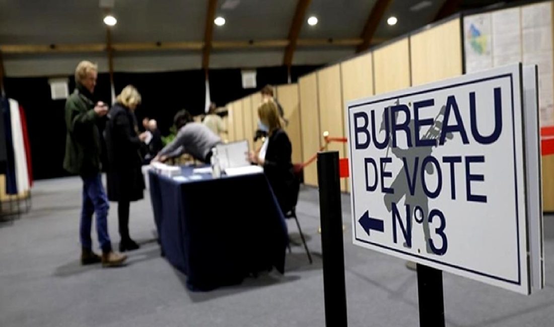 Fransa’da Erken Genel Seçimler Başladı Fransa'da erken genel seçimler başladı! Fransız halkı sandık başına gidiyor.