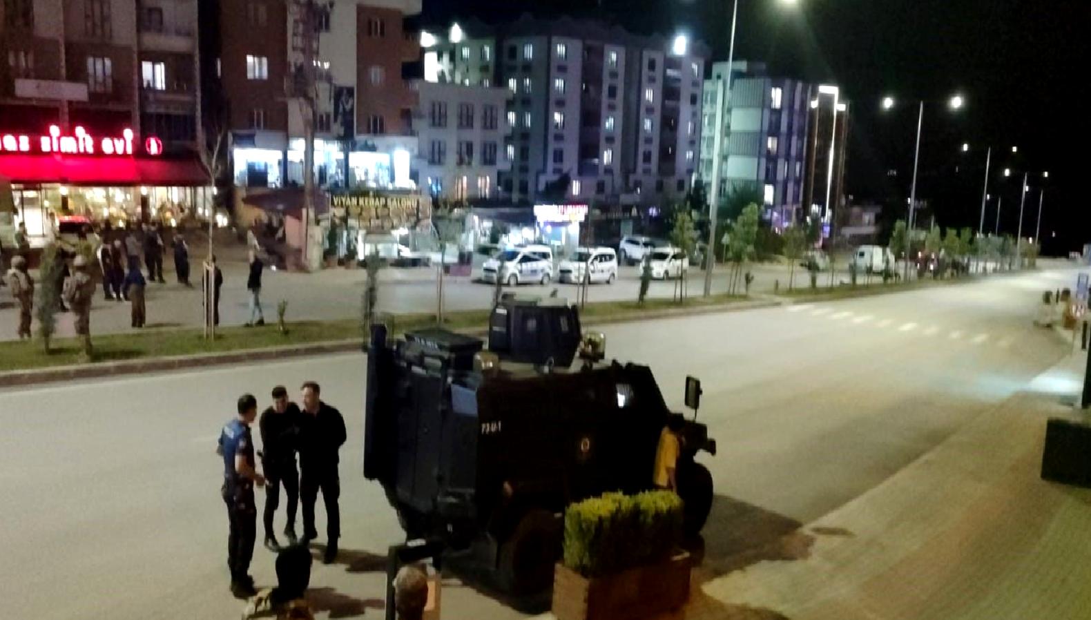 Genç kız yurdunda unutulan çanta, büyük bir paniğe yol açar.