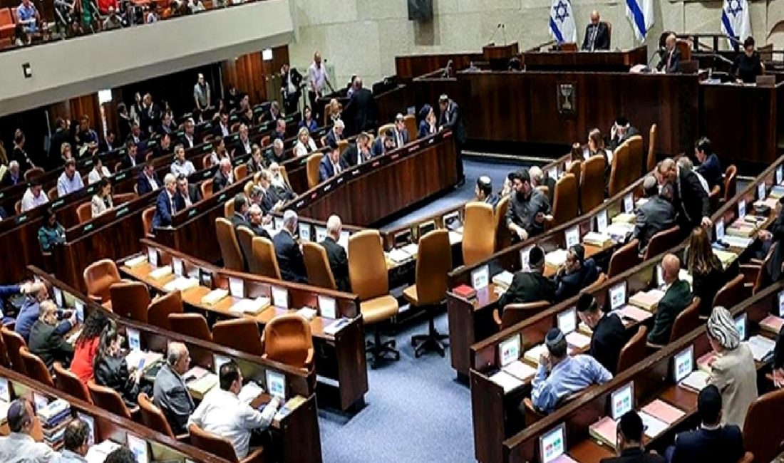 Gençler, Milletvekillerini Esirlerin Serbest Bırakılması İçin İkna Etmeye Çalışıyor Gençler, ülkenin geleceği için önemli bir adım atarak milletvekillerini esirlerin