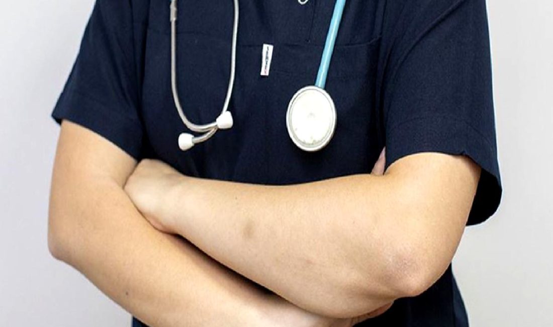 İmza töreninde bir araya gelen kişiler, işbirliği ve projenin başlangıcını