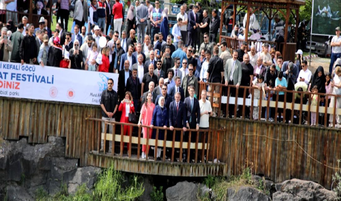 İnci Kefali Festivali Van Gölü’nde Coşkuyla Kutlandı Göçün en iyi izlendiği noktalardan İnci Kefali Tabiat Parkı'nda gerçekleşen