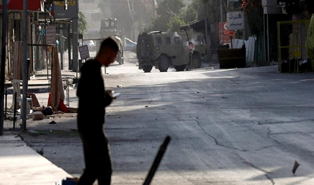 İsrail Ordusu Cenin Kentine Baskın Düzenledi İsrail ordusu, Filistin'in Cenin kentine düzenlediği baskınla gündemde. Detaylar ve