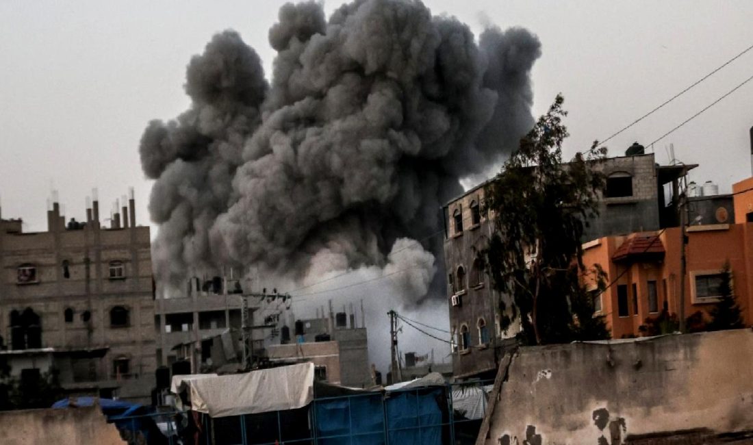 İsrail ordusu, El-Bureyc mülteci kampına karadan saldırı düzenliyor. Son dakika