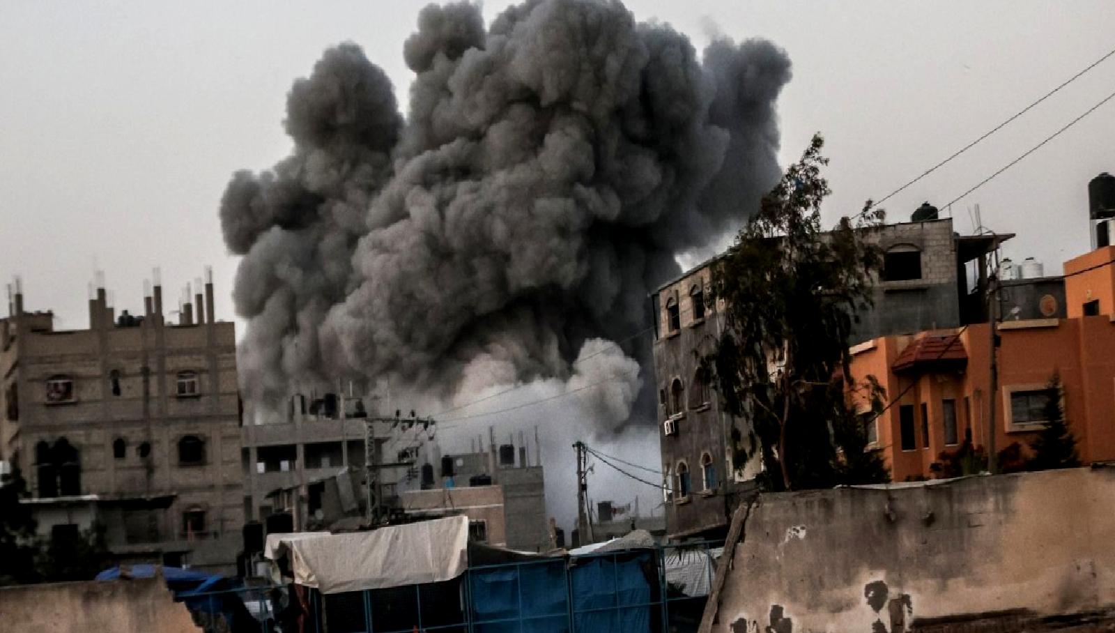 İsrail ordusu, El-Bureyc mülteci kampına karadan saldırı düzenliyor. Son dakika