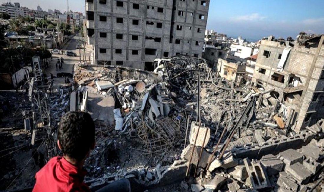 İsrail’in Gazze Şeridi’ne Yönelik Saldırıları Devam Ediyor İsrail'in Gazze Şeridi'ne yönelik saldırıları devam ediyor. Son gelişmeler, halkın