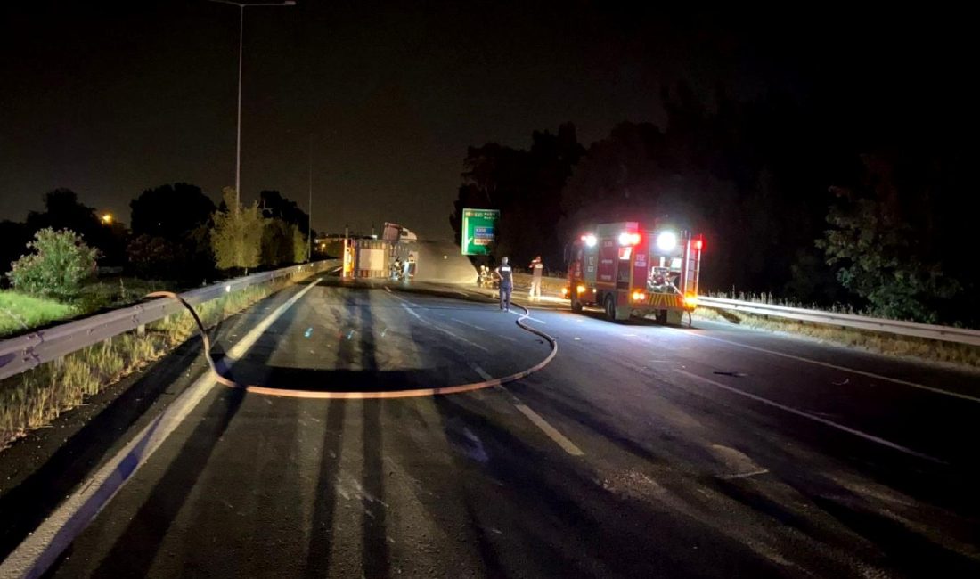 İzmir-Aydın Yolu’nda Doğalgaz Yüklü Tır Devrildi İzmir-Aydın Yolu'nda meydana gelen kaza sonucu doğalgaz yüklü tır devrildi.