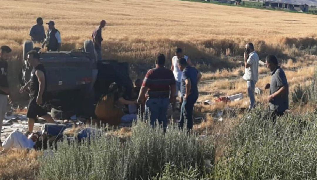 Kayseri'de yaşanan kaza sonucu tekvando hocasıyla birlikte dört sporcu yaralandı.