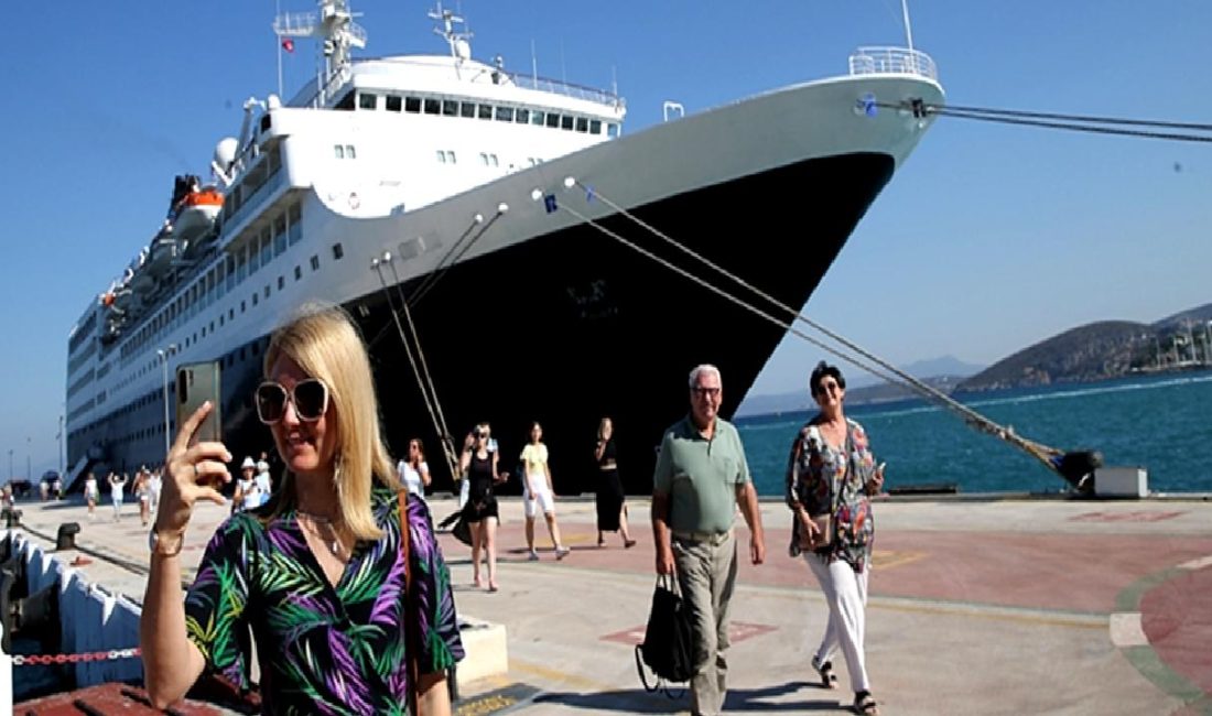 Kruvaziyer endüstrisinin son yıllardaki büyüme trendleri inceleniyor. Piyasadaki gelişmeler ve