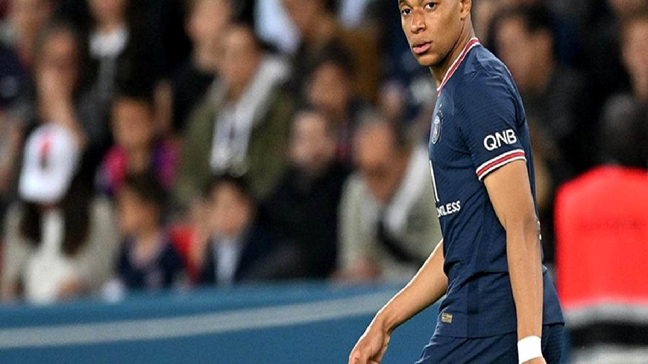 Fransız futbol yıldızı Mbappe, genç futbolculara ülke için kritik anları