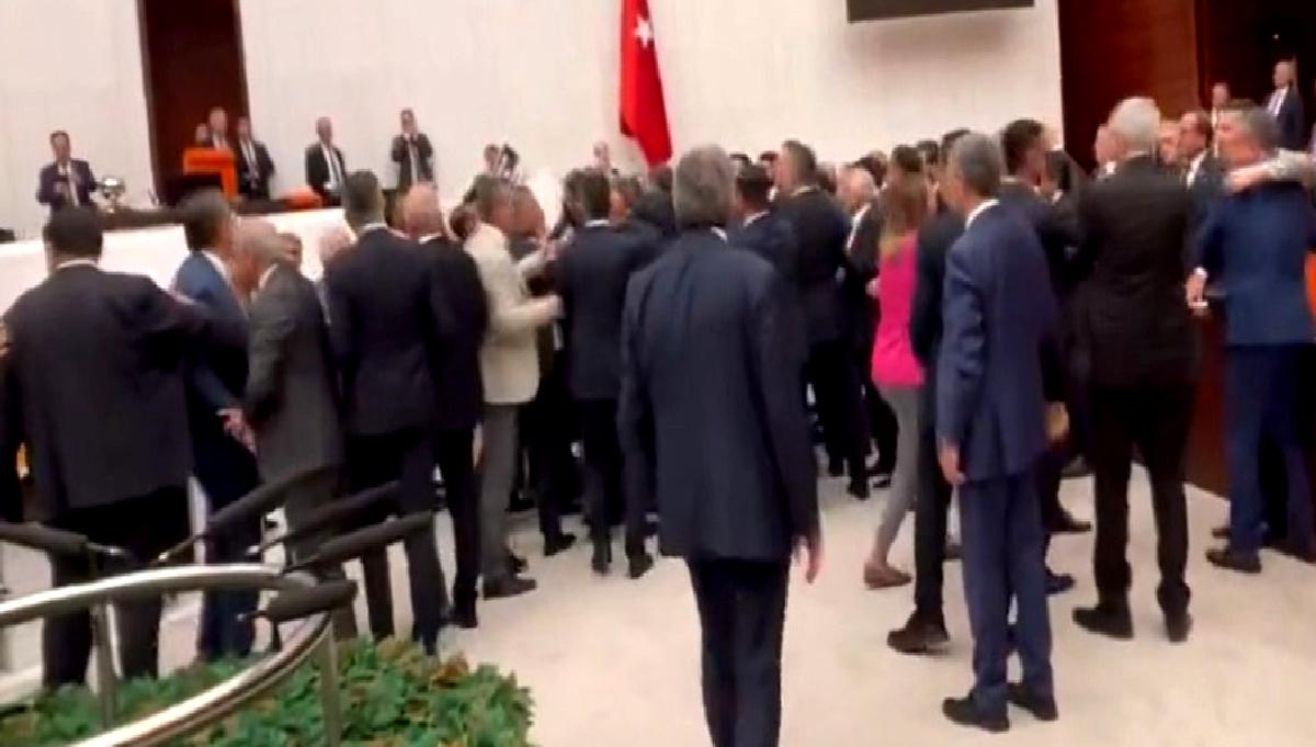 Meclis'te gergin anlar yaşandı. Tartışmaların yükseldiği bu olaylar hakkında detaylı