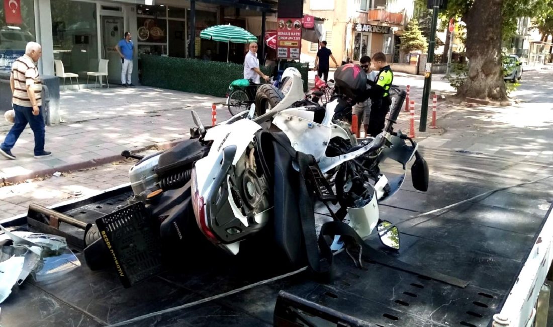 Motosiklet ile Cip Kafa Kafaya Çarpıştı, 2 Yaralı Motosiklet ile cip aracının kafa kafaya çarpışması sonucu meydana gelen