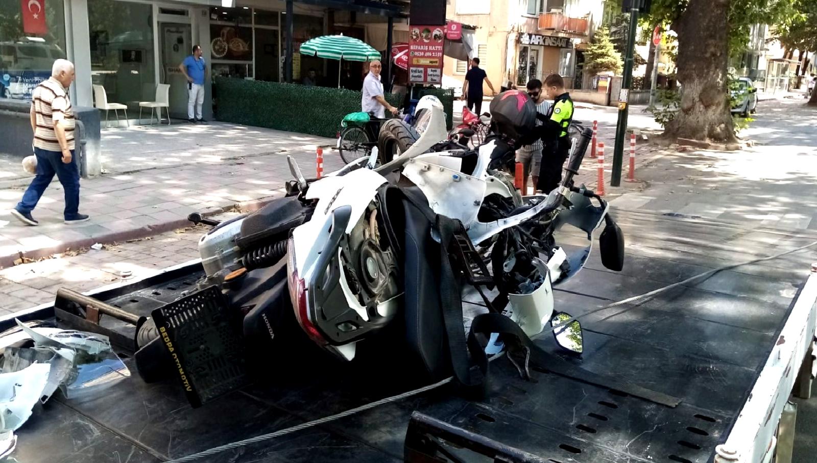 Motosiklet ile cip aracının kafa kafaya çarpışması sonucu meydana gelen