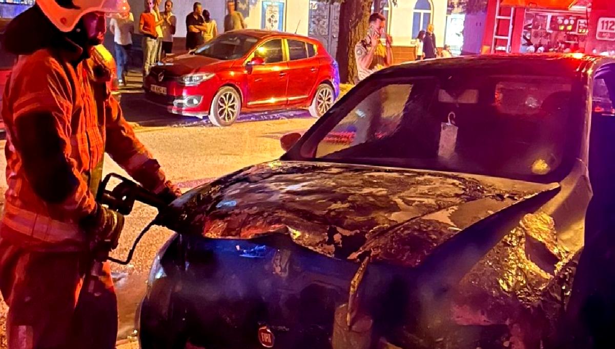 Otomobil kendiliğinden alev aldı! Bu korkunç olayın detayları ve yaşananlar...