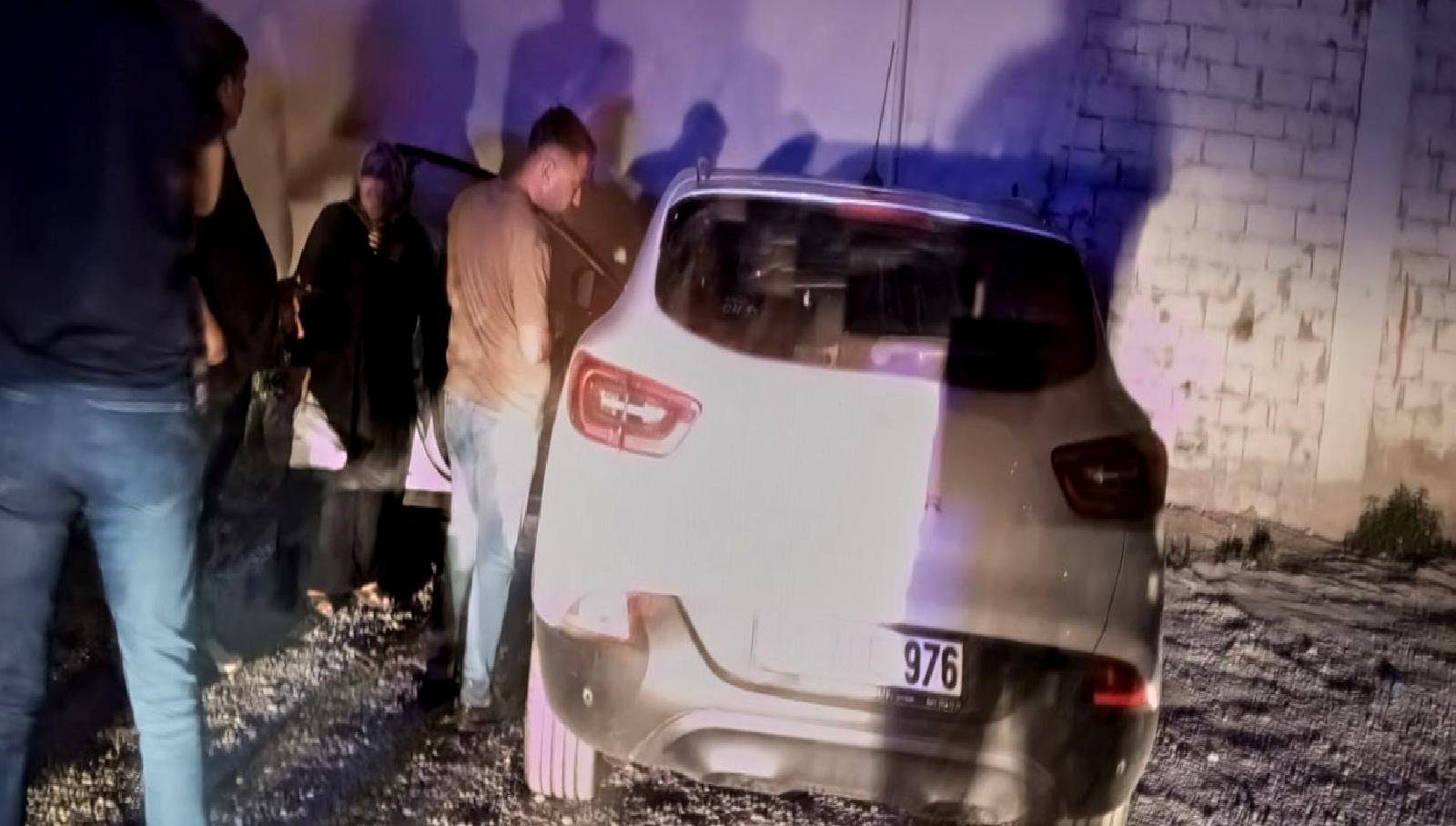 Otomobilini kaybeden kadın, endişeli bir şekilde polisten yardım istedi. Polis