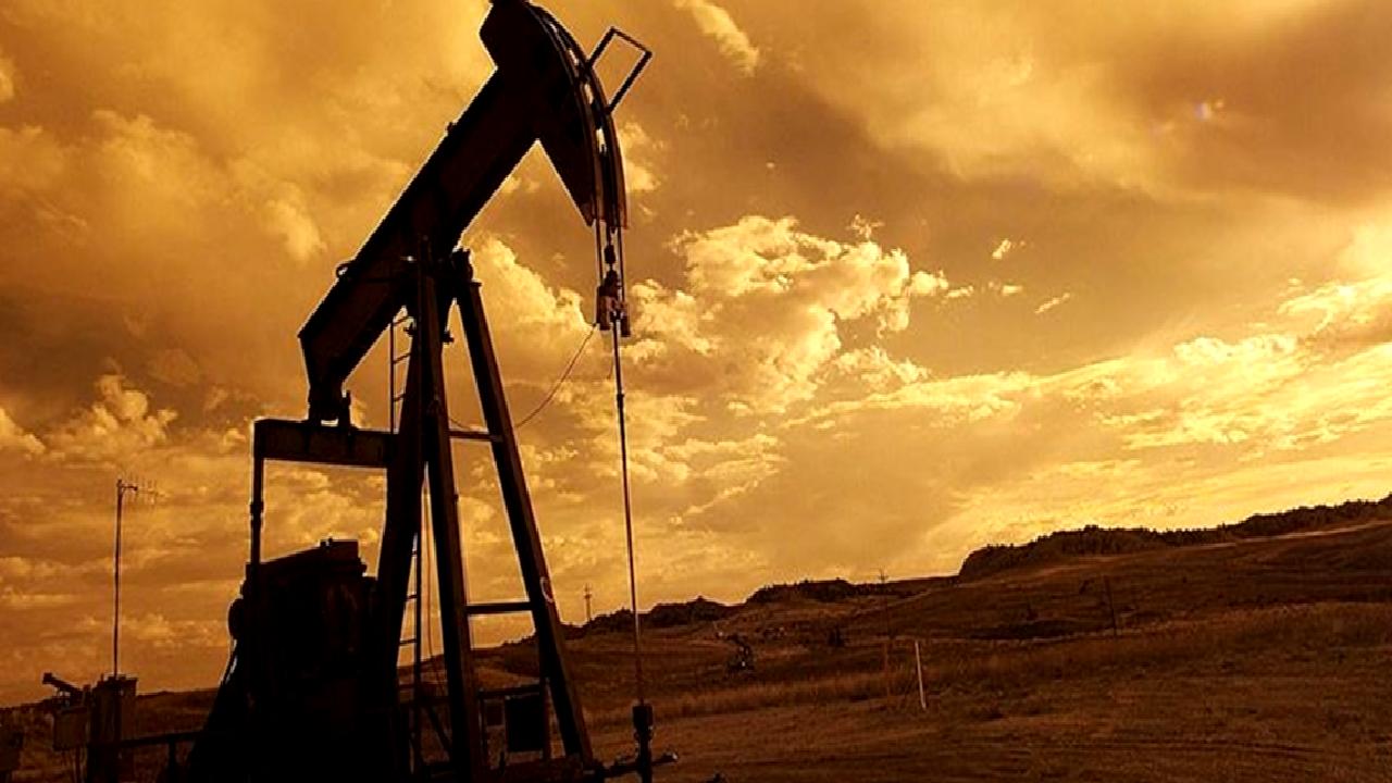 Günlük petrol fiyatlarındaki değişimleri takip edin. Petrol fiyatları analizleri, yorumlar