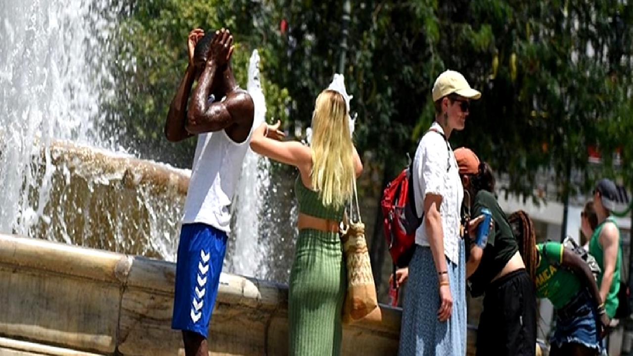 Yunanistan'da sıcak hava uyarısı! Tatilciler dikkat! Yüksek sıcaklıklara karşı önlem