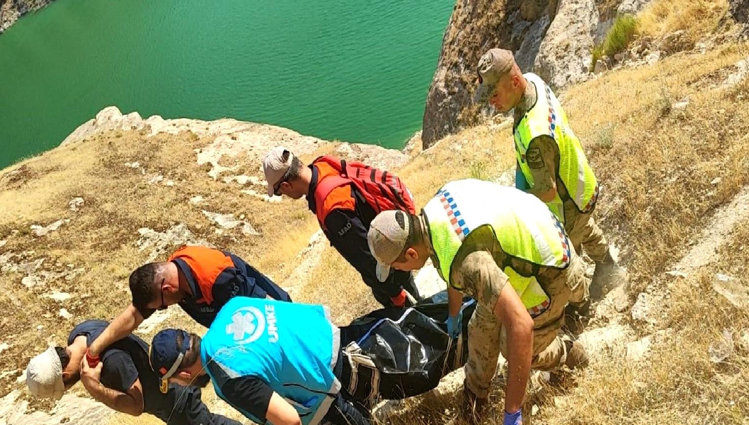 10 yaşındaki çocuk Botan Çayı'nda kayboldu. Aile ve arama kurtarma