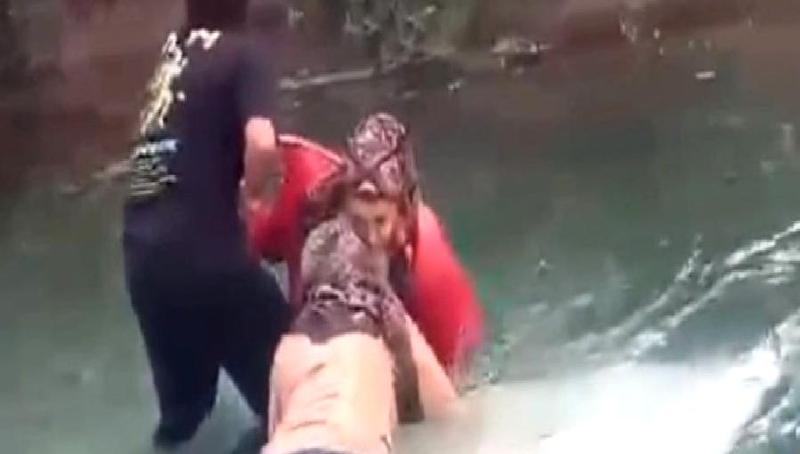 Adana'da sulama kanalına düşen araçta bulunan 6 kişi, hızlı müdahale