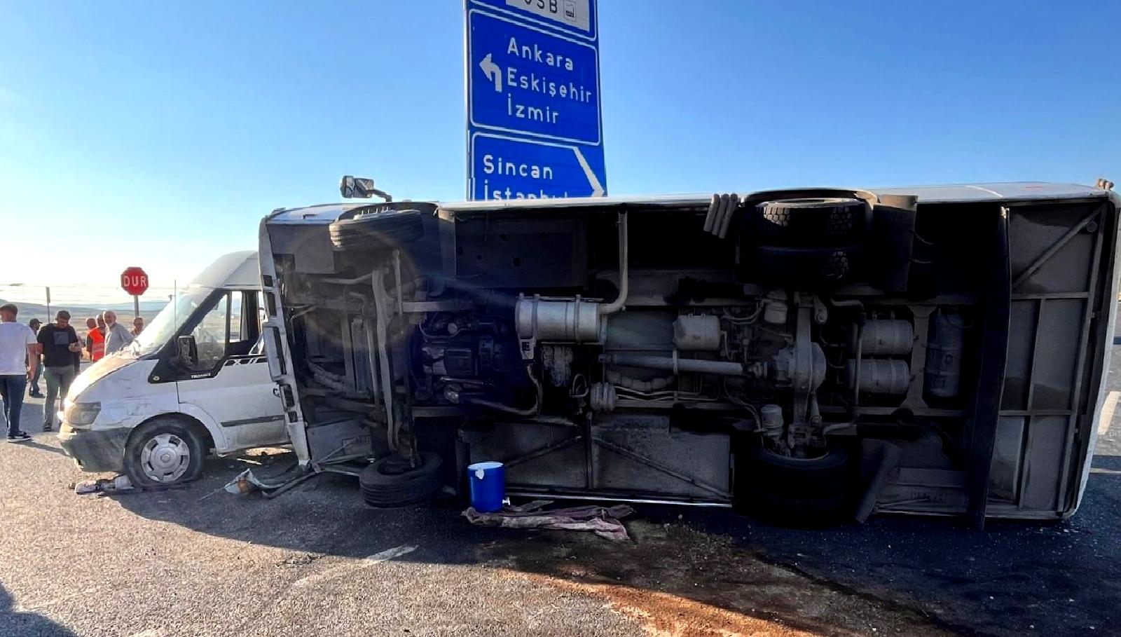 Ankara'da mevsimlik tarım işçilerini taşıyan otobüs ile minibüsün çarpışması sonucu