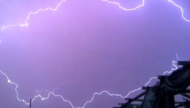 Ardahan Yaylasında Yıldırım Düştü başlıklı içeriğimizde, doğanın gücünü ve etkileyici